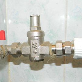 Устройство редуктора давления воды